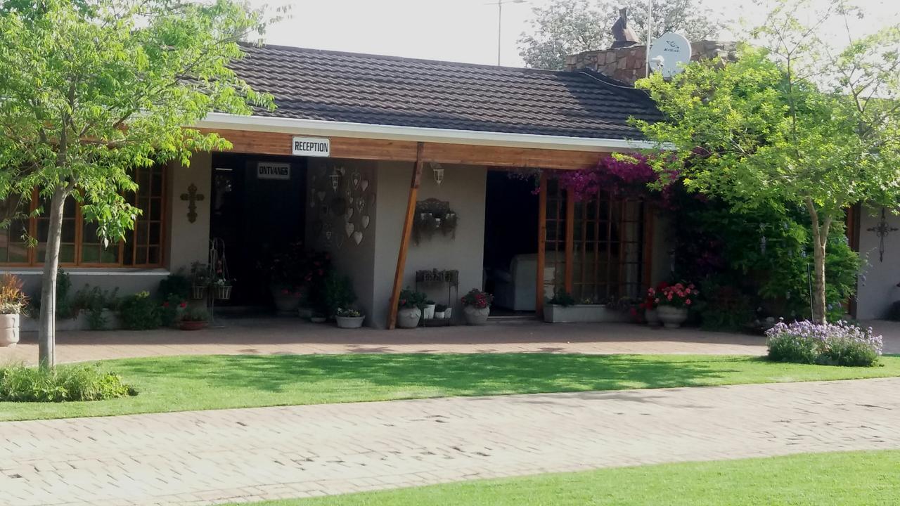 Lavender Lodge Vryburg Exterior foto